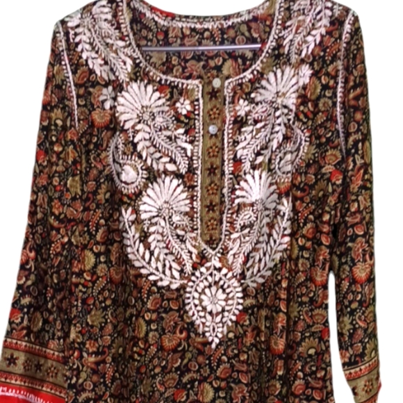 Embroidery top short - Picture 1 of 3